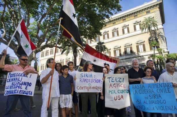 Italian protest (No War = Pro Assad)